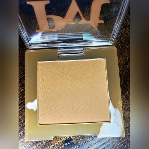 5/75$ PYT BEAUTY - Set Me Up Setting Powder in Caramel - Picture 10 of 12